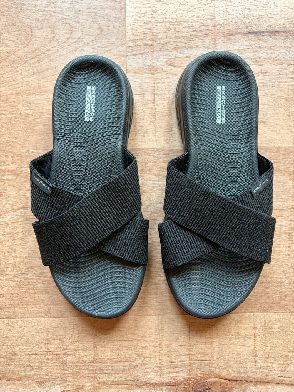 NEW Skechers Black On The Go 600 Cross-Band Slide Sandals for Women Size 8